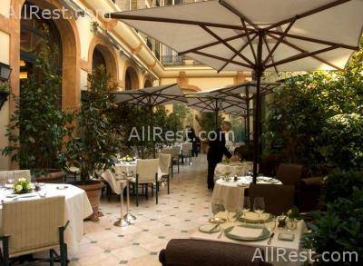 Hotel Le Royal Monceau 26